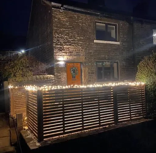 Pretty Little Cottage In The Peaks